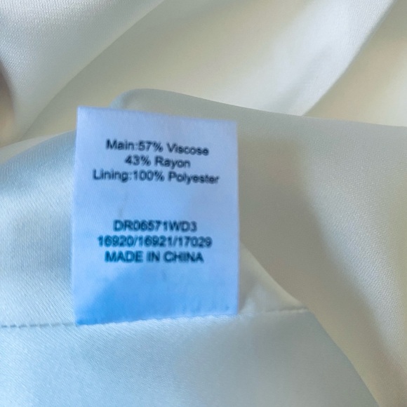 Meshki Elegant Cream Backless Gown - Picture 11 of 15